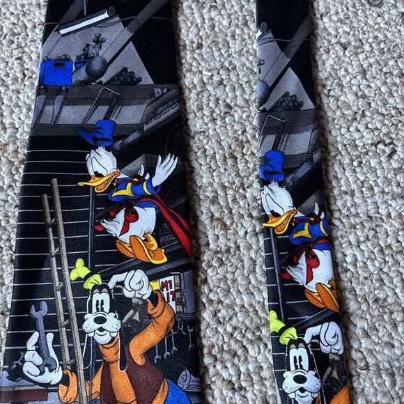 Mickey Unlimited Men’s Necktie Goofy Donald Duck Tools Garage - Picture 3 of 5